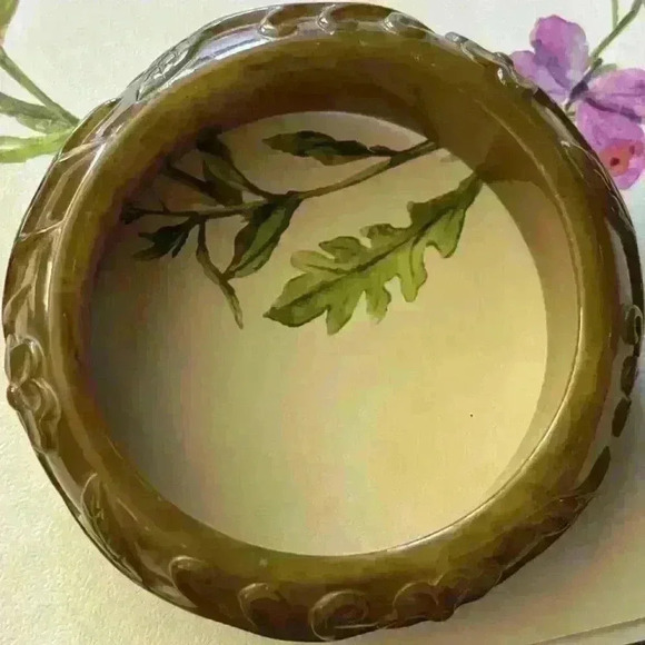 Vintage Acrylic Bangle in army green - Picture 2 of 8